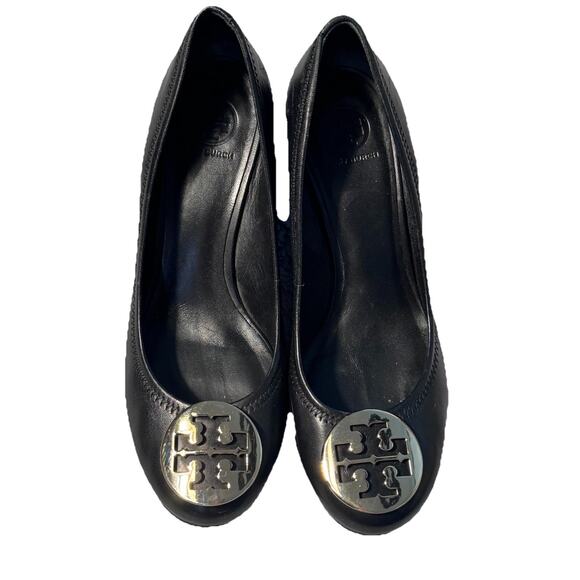 Tory Burch Black Pumps Gold Toe Logo Sz 8 - Picture 1 of 5